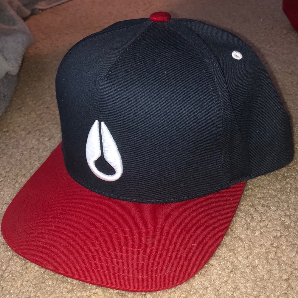 Men’s snap back Nixon navy blue & red